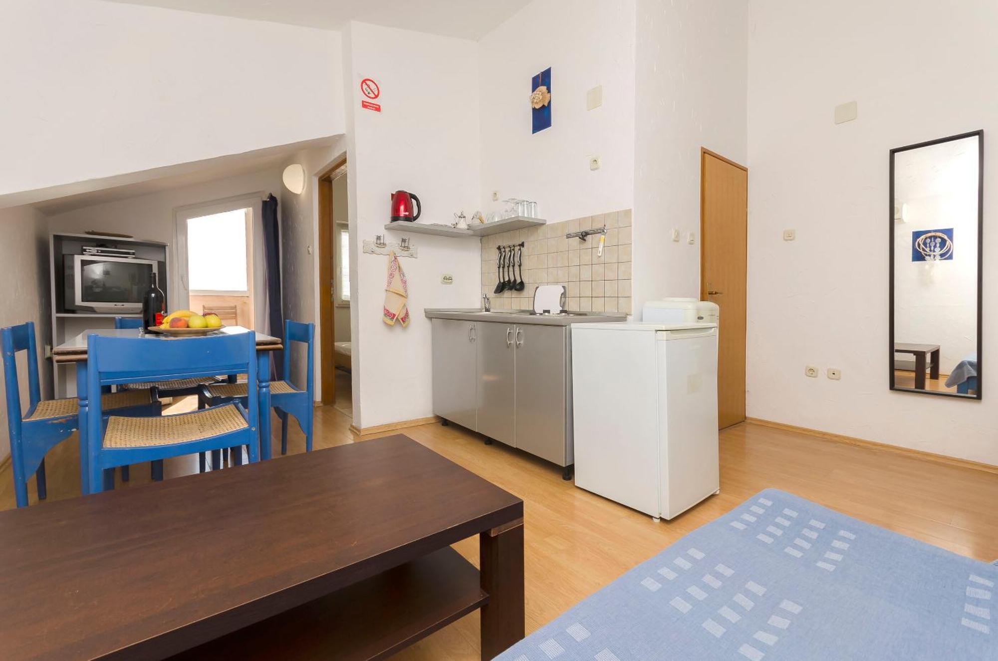 Apartments And Rooms Mladen Vodice Exterior foto