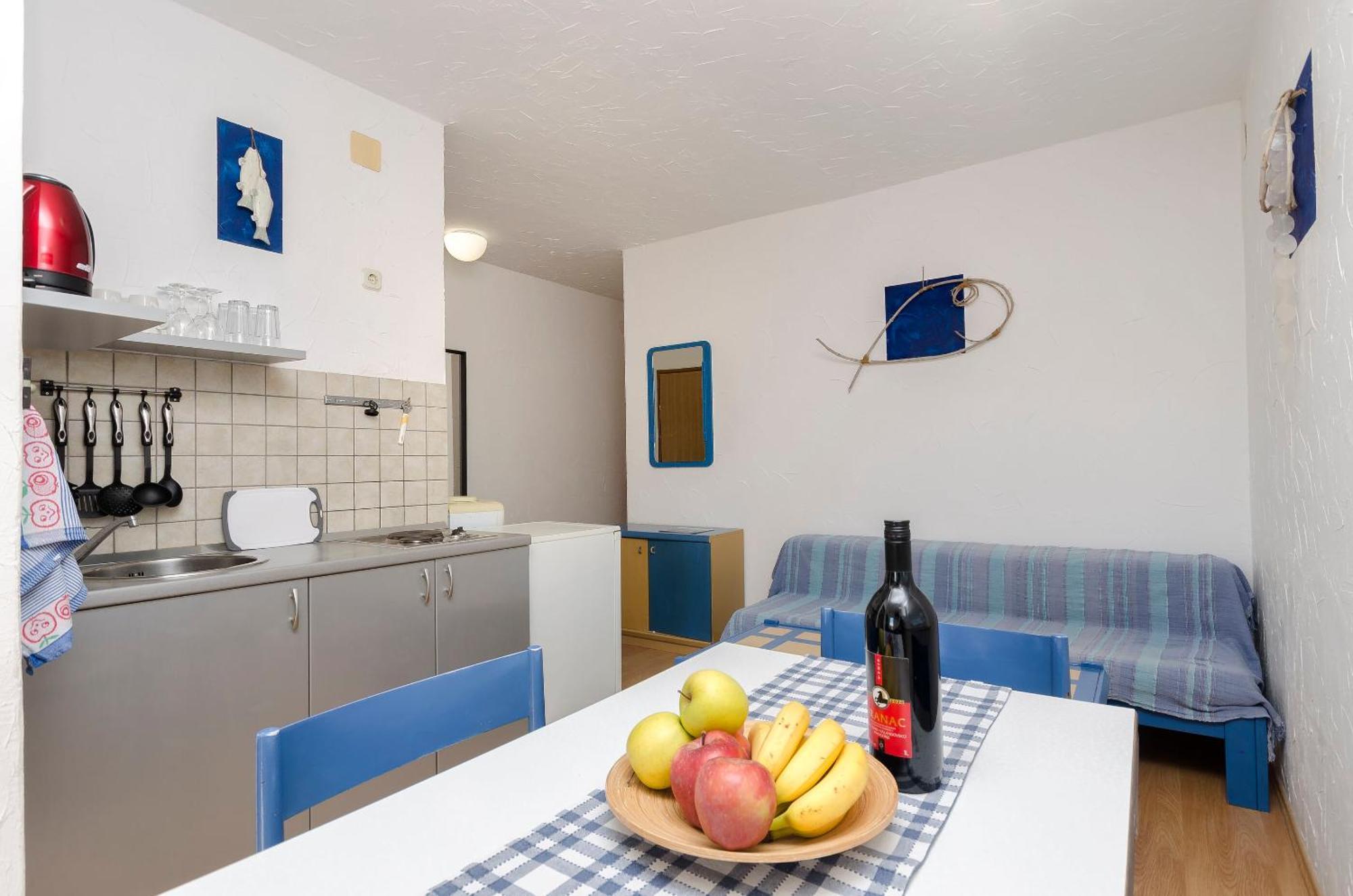 Apartments And Rooms Mladen Vodice Exterior foto