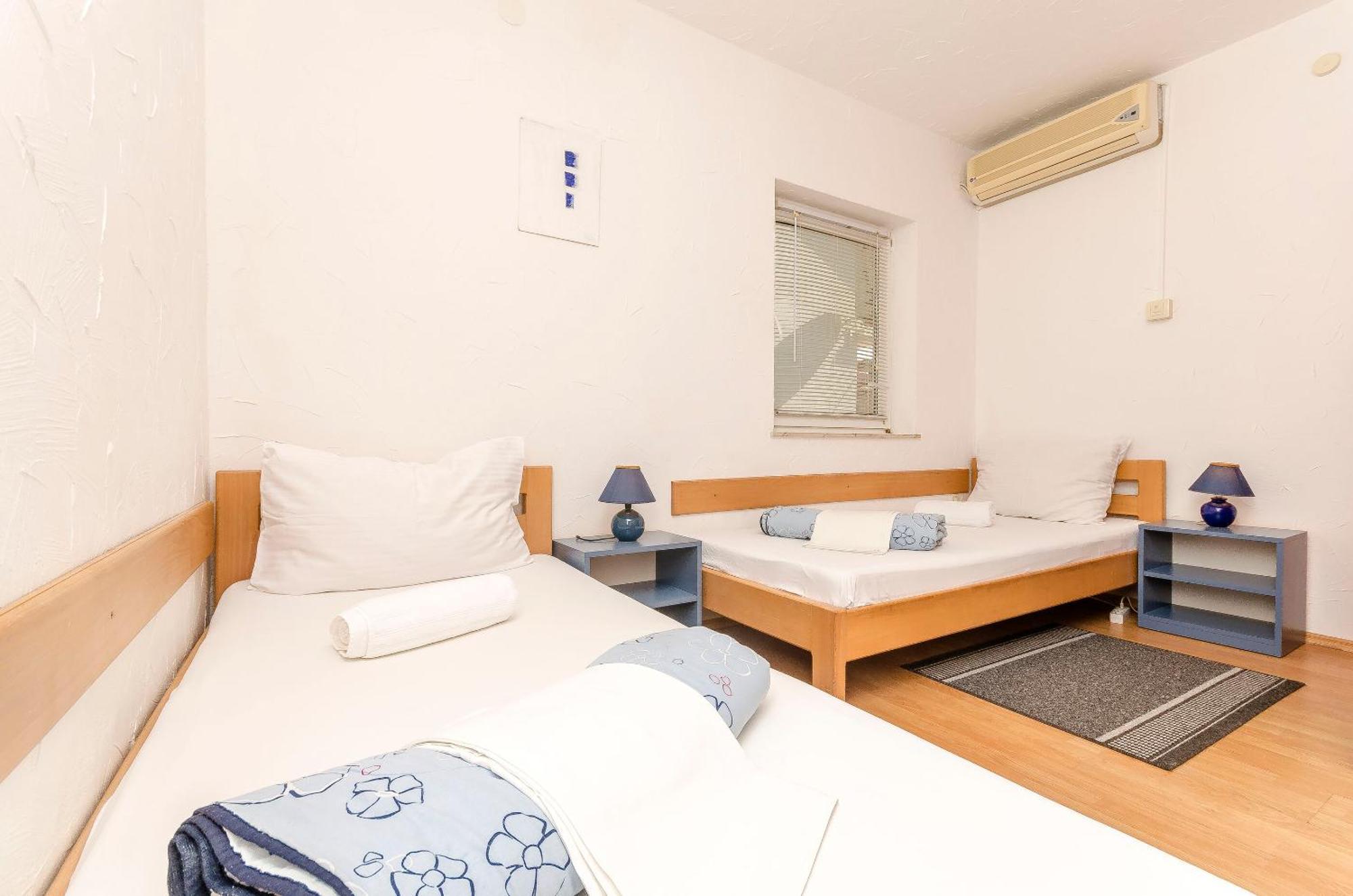 Apartments And Rooms Mladen Vodice Exterior foto