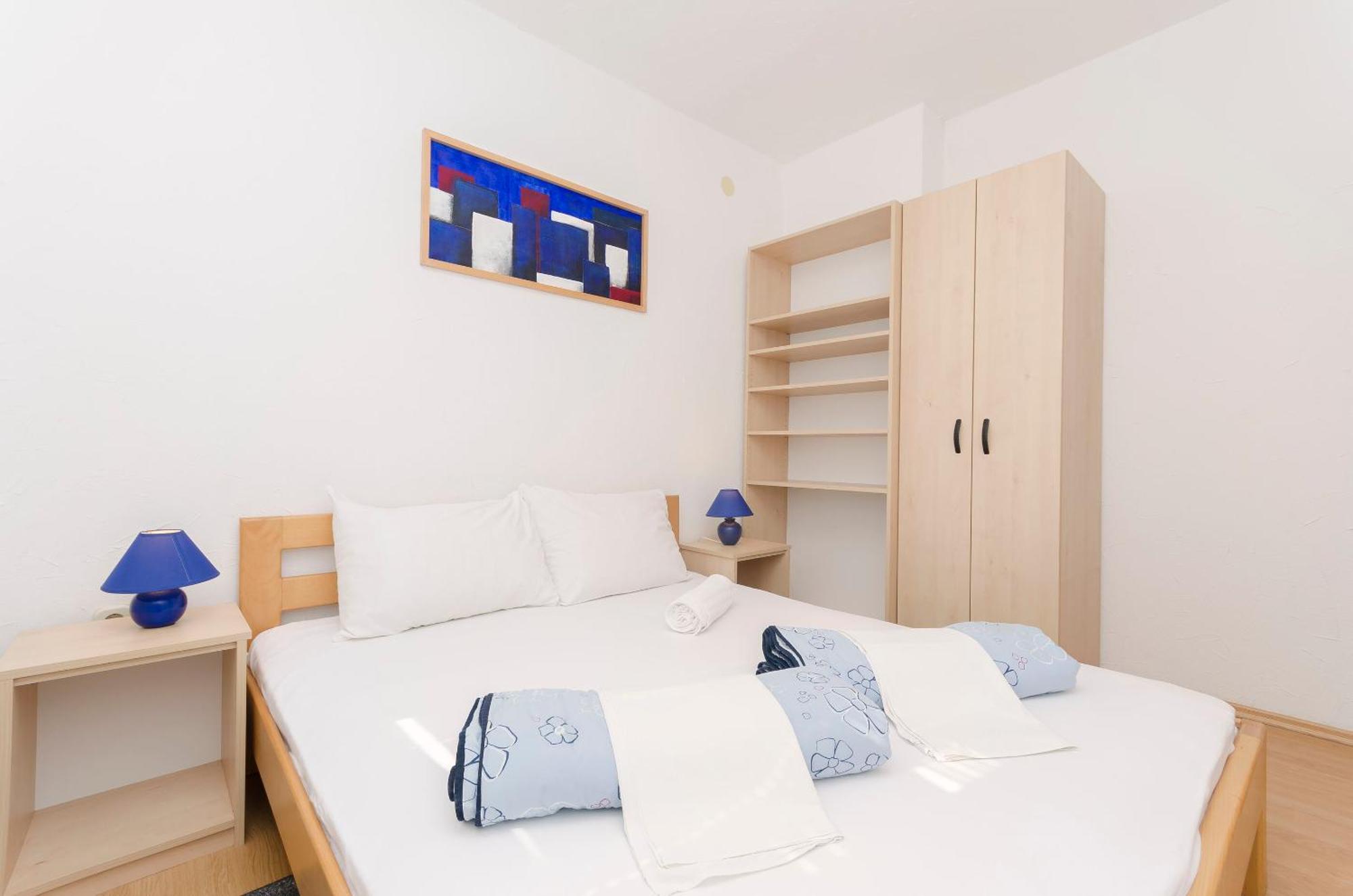 Apartments And Rooms Mladen Vodice Exterior foto
