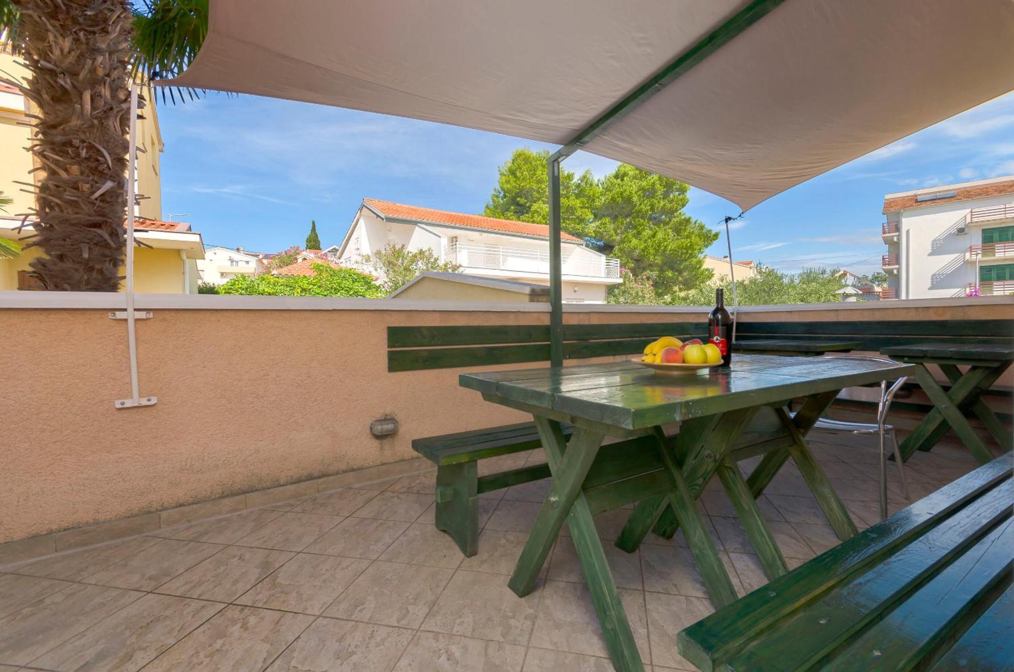 Apartments And Rooms Mladen Vodice Exterior foto
