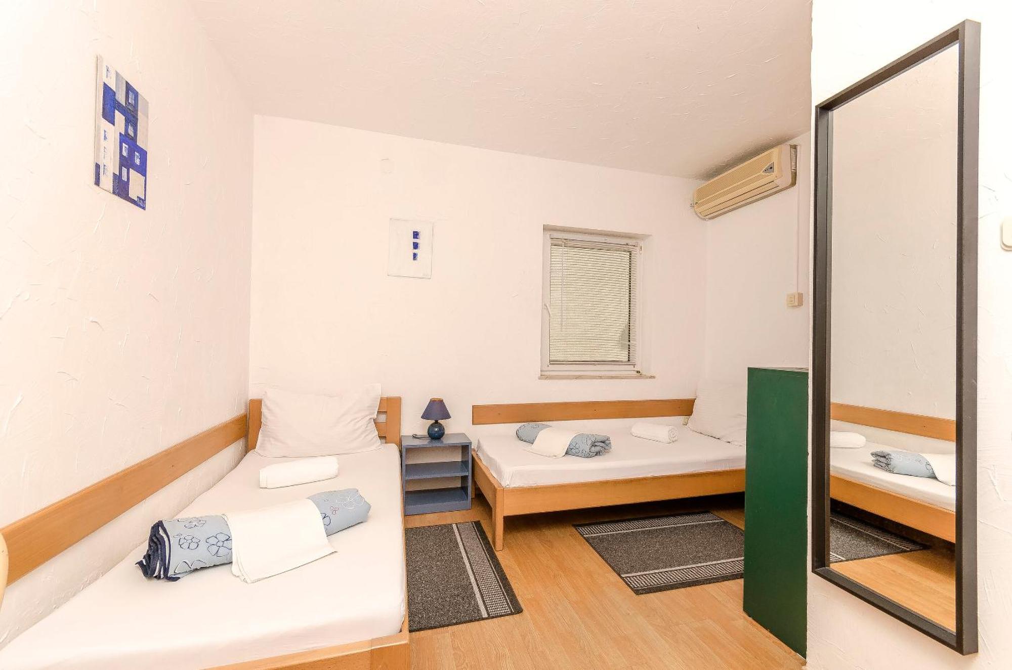 Apartments And Rooms Mladen Vodice Exterior foto