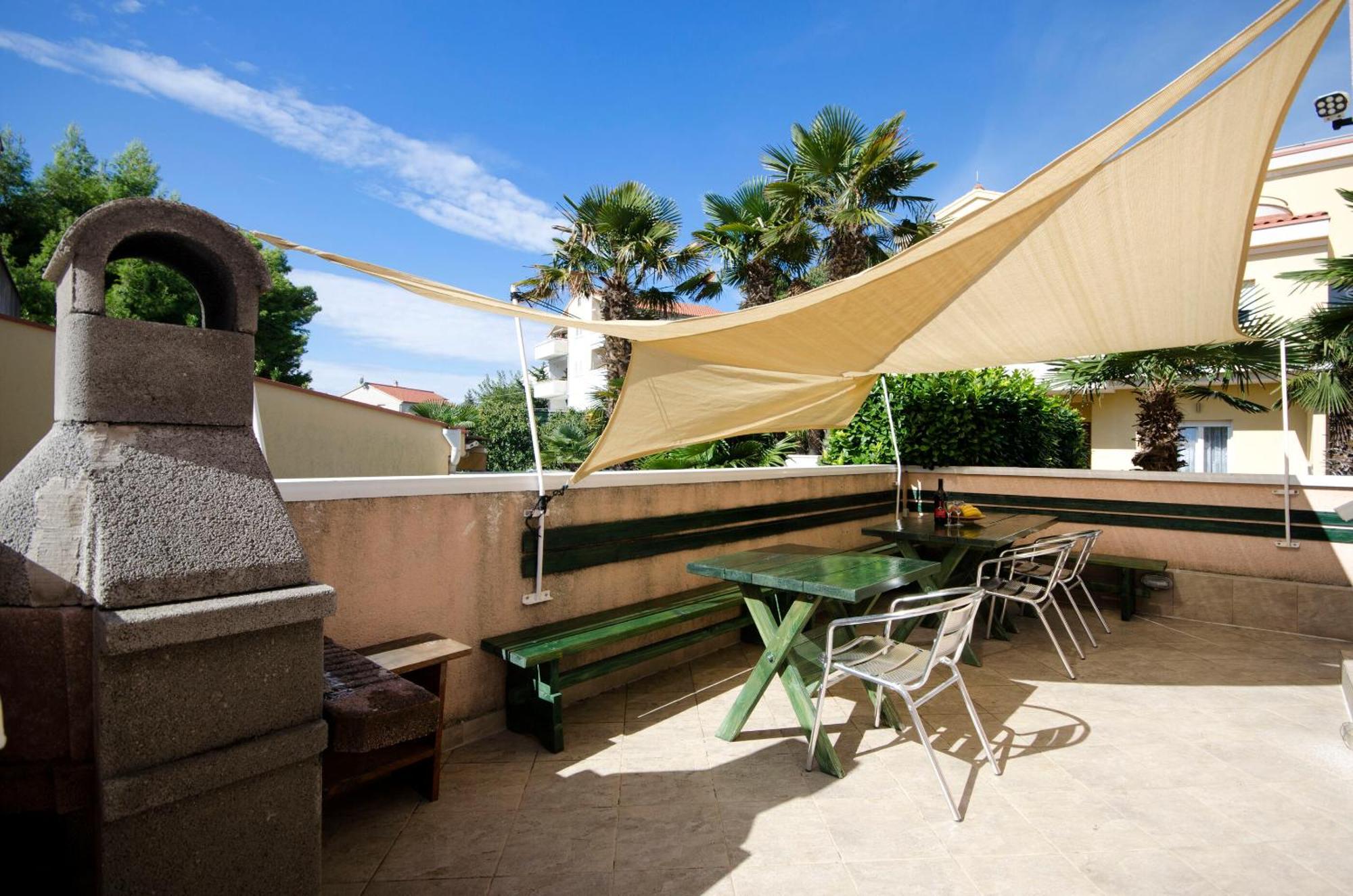 Apartments And Rooms Mladen Vodice Exterior foto